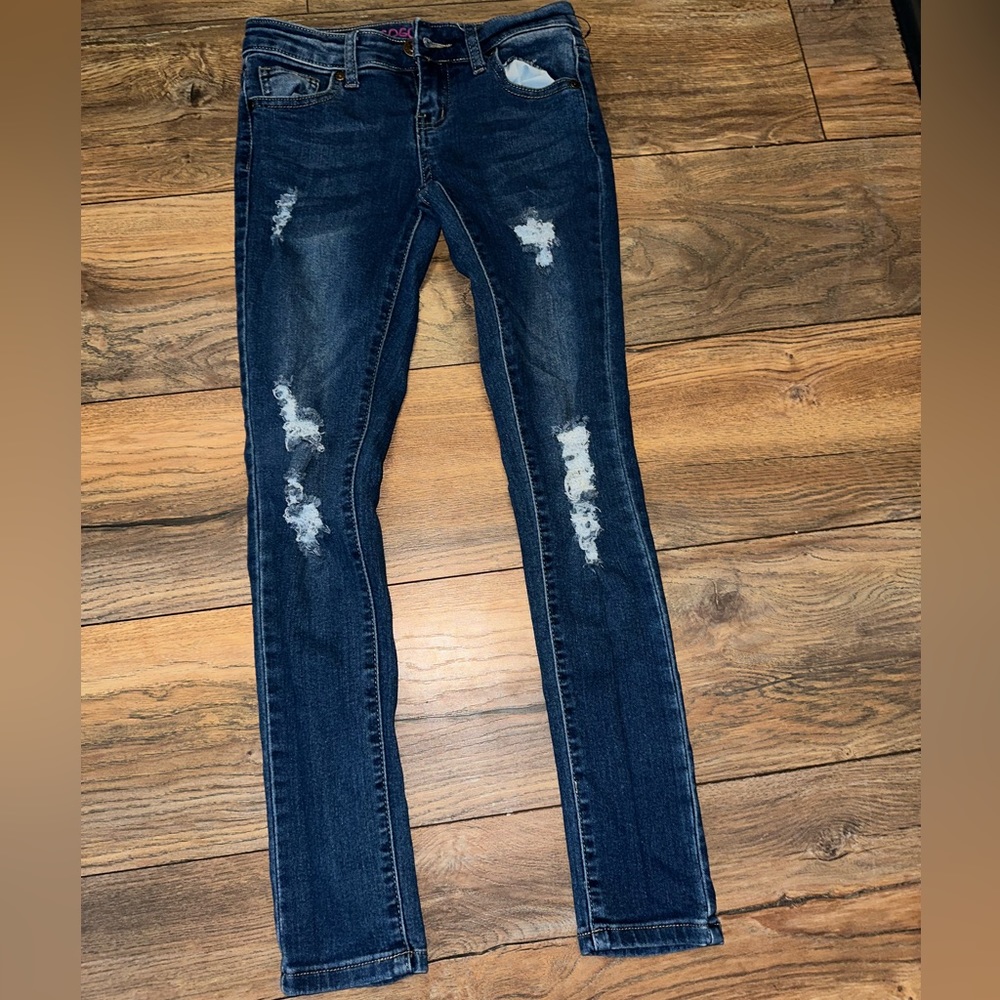 Size 12 GoGo Brand Girls Skinny Ripped Jeans.